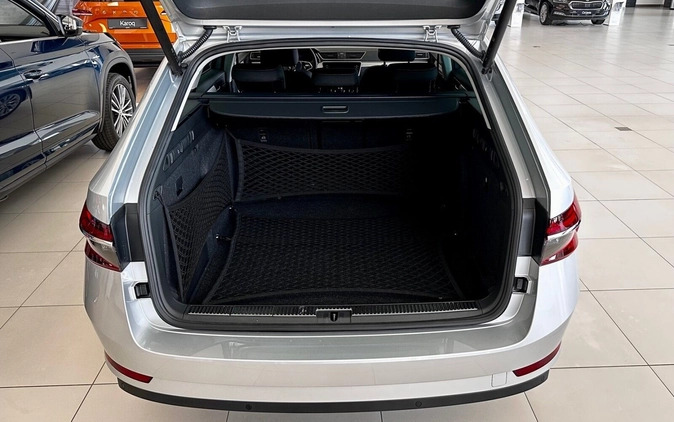 Skoda Superb cena 187990 przebieg: 4, rok produkcji 2024 z Sompolno małe 79